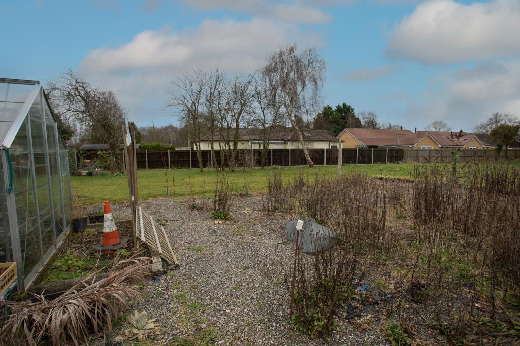 Lot: 131 - FREEHOLD LAND WITH PLANNING CONSENT FOR TWO FOUR-BEDROOM DWELLINGS -